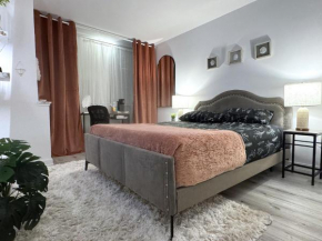 Private Cozy Room to stay in Midtown, Yonge and Eglinton